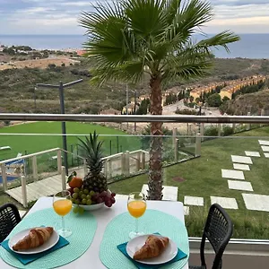 https://beautiful-new-apartment-with-stunning-sea-and-mountains-views.es-andalucia.com